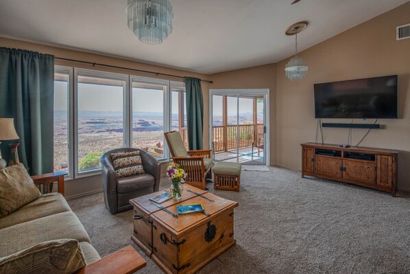 Smart TV, DVD player, books - Come stay and play! (Page)