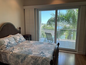 2 bedrooms, iron/ironing board, travel cot, free WiFi - PROMO 10% MONTHLY DISCOUNT
Relaxing Historic old Marco Island Penthouse (Marco Island)