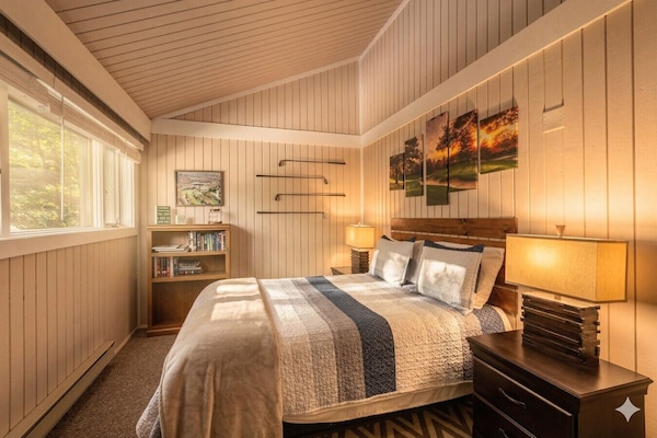 Cozy bedroom with natural light — relax after skiing Schuss Mountain