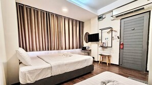 A modern hotel room with a bed, bedside table, TV, and a wardrobe. - Kim Korner Hotel (Bangkok)
