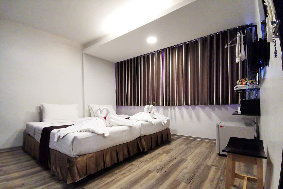 Habitación Deluxe con 1 cama matrimonial o 2 individuales | Ropa de cama de alta calidad y minibar