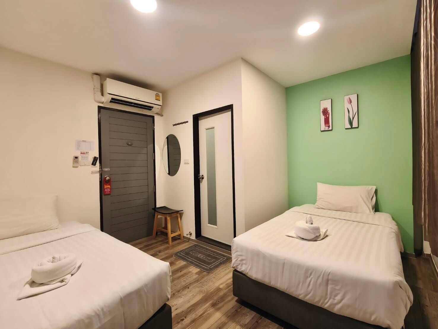 Roupas de cama premium, frigobar, cofres nos quartos, Wi-Fi de cortesia