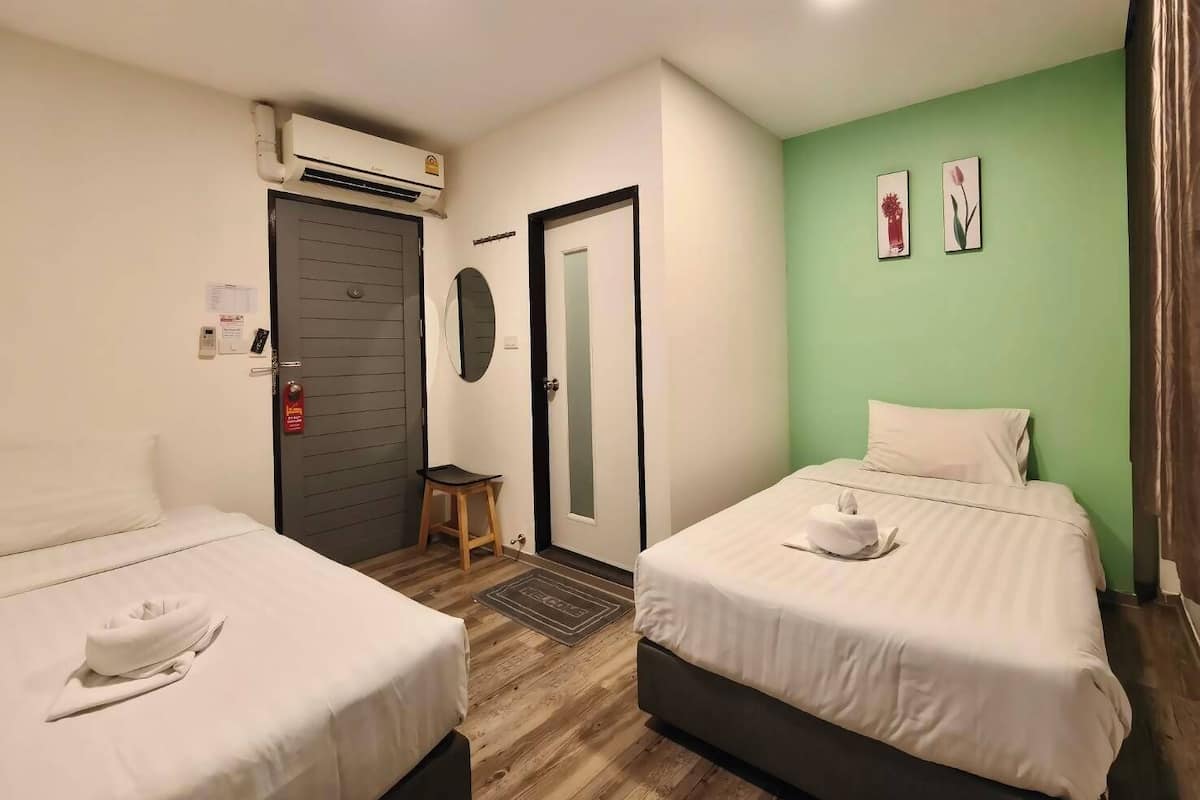 Premium bedding, minibar, in-room safe, WiFi (free)
