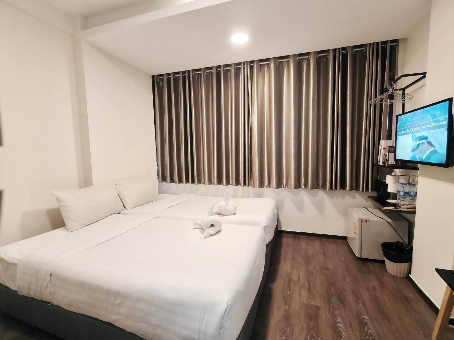 Quarto triplo luxo | Roupas de cama premium, frigobar, cofres nos quartos, Wi-Fi de cortesia