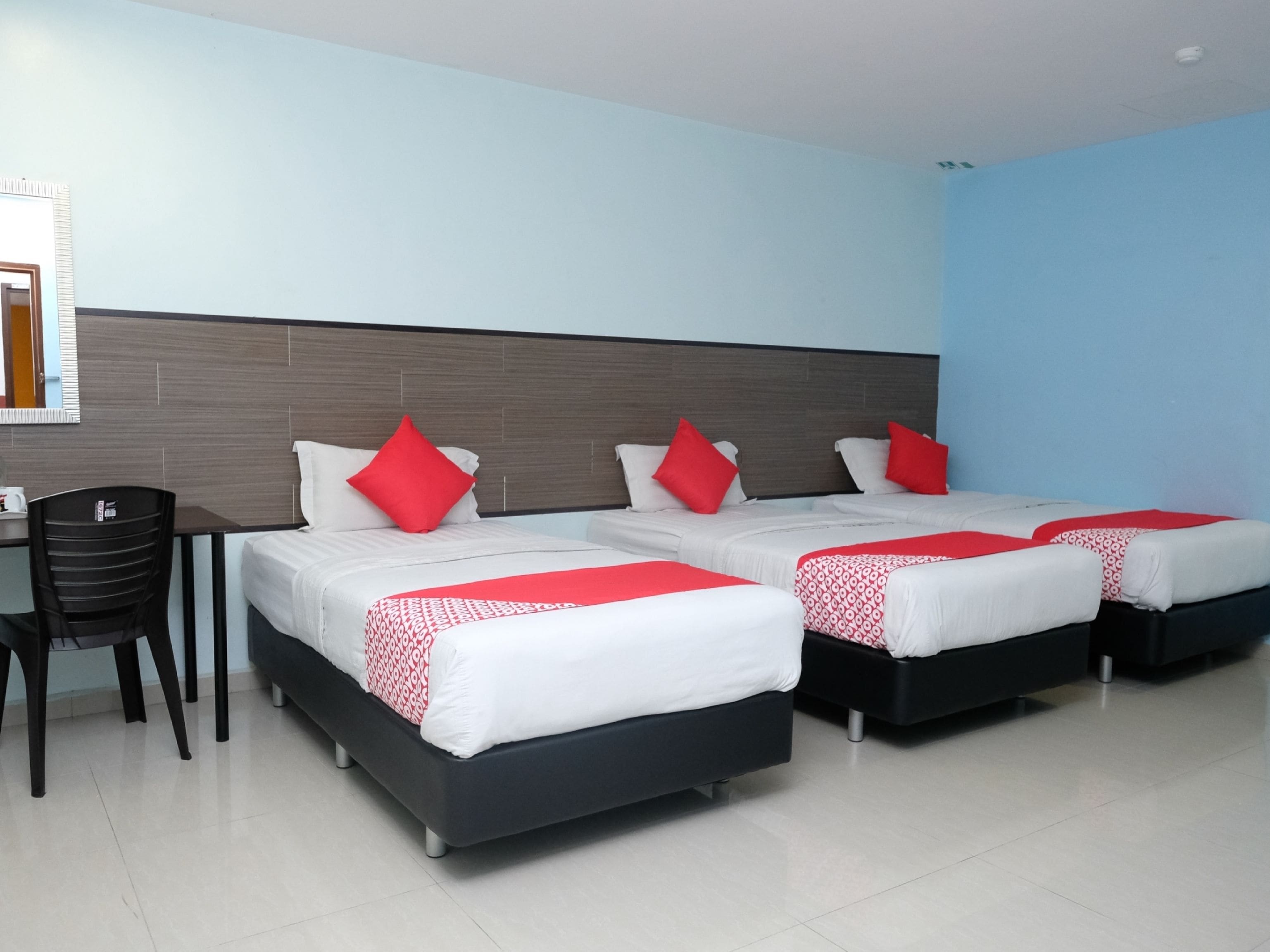 Desk, soundproofing, iron/ironing board, free WiFi