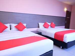 家庭房, 2 张双人床 | 办公桌、隔音、熨斗/熨板、免费 WiFi