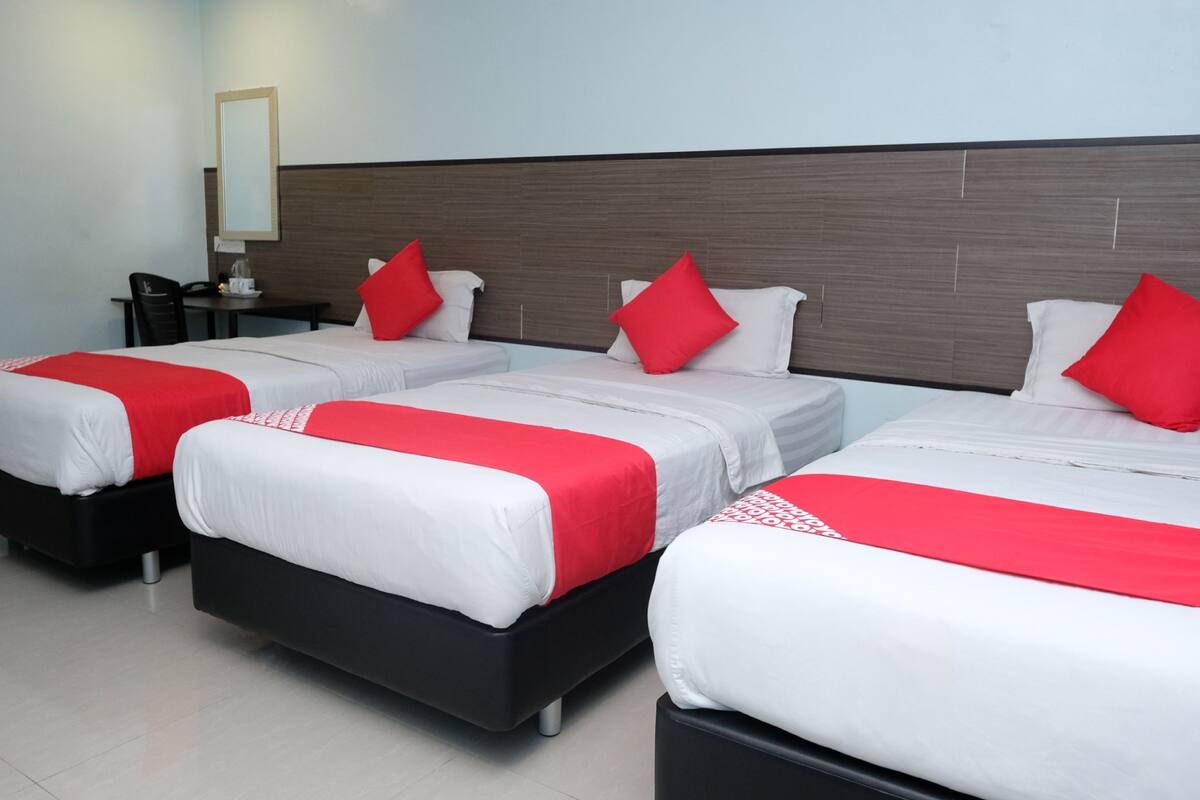 Superior Triple Room, 3 Twin Beds | Desk, soundproofing, iron/ironing board, free WiFi