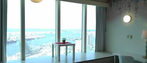 Double Room, Sea View | Bathroom amenities | Shower, free toiletries, hair dryer, slippers