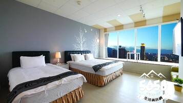 Decoración personalizada, escritorio, cortinas blackout y wifi gratis