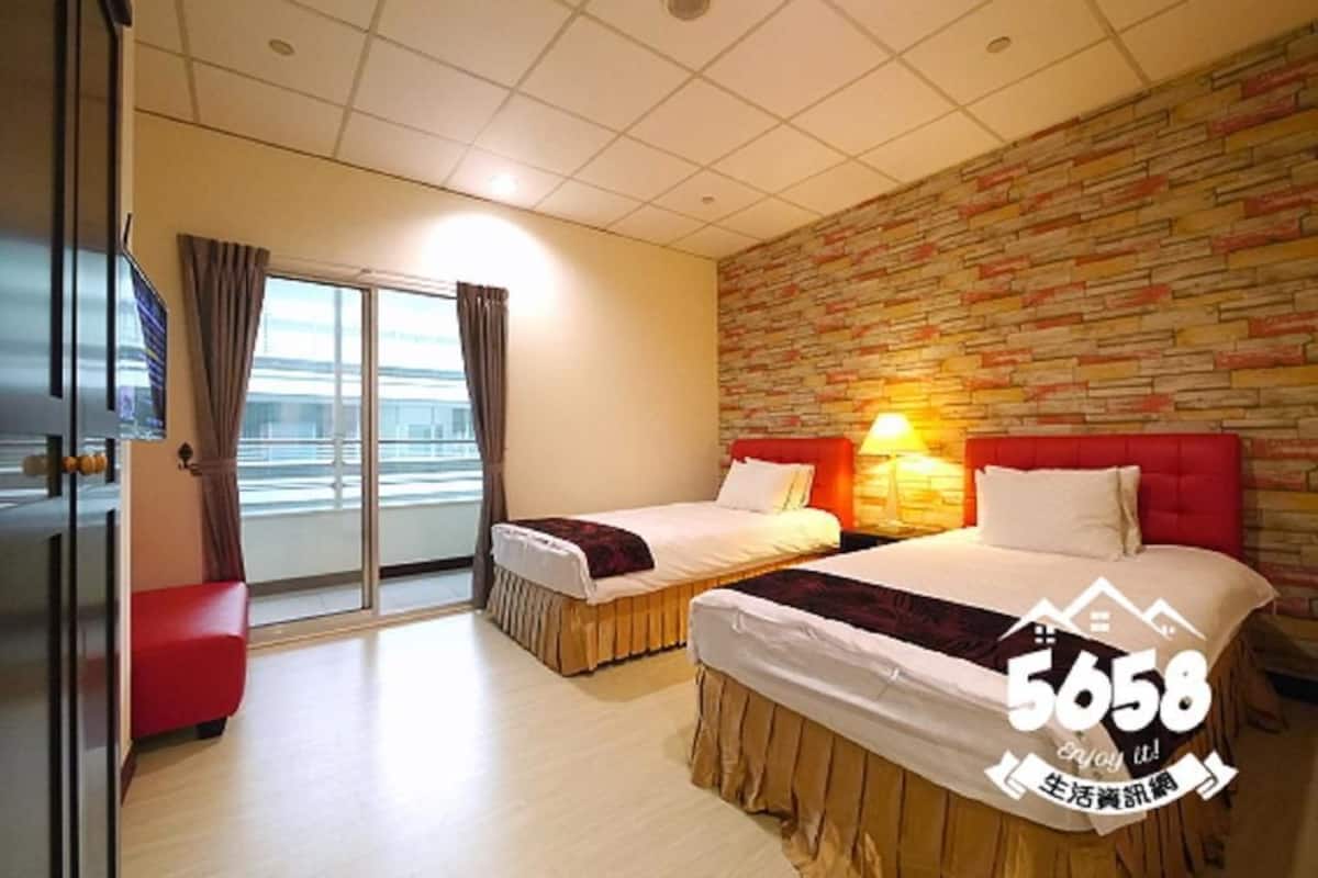 Quarto duplo standard | Individualmente decorados, escrivaninha, cortinas blackout