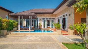 3 Bedroom Pool Villa with Garden | Terrasse/Patio