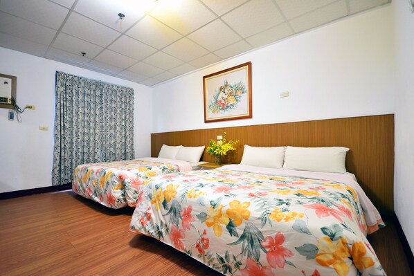 Quadruple Room, 2 Double Beds, Non Smoking | Desk, free WiFi, bed sheets