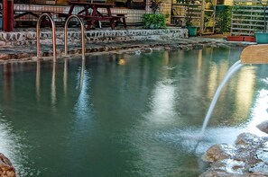 Pool - Lei Zhiben Hot Spring (Taimali)