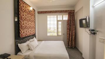 Premium bedding, in-room safe, individually furnished, blackout curtains