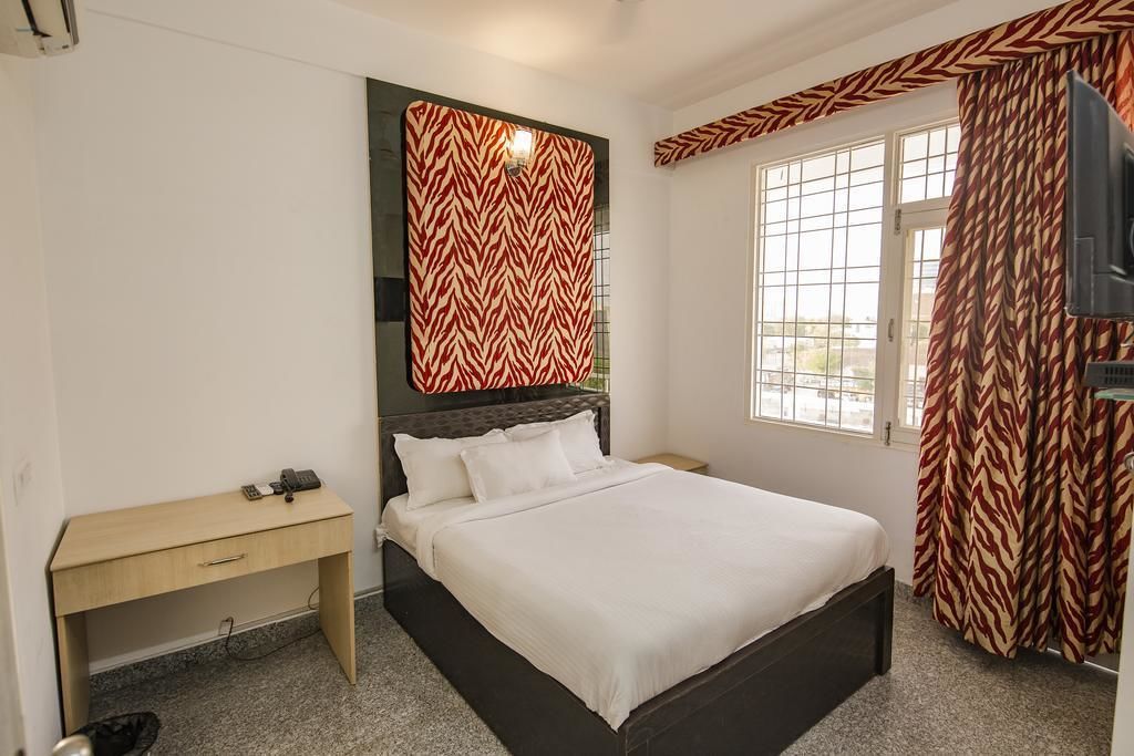 Premium bedding, in-room safe, individually furnished, blackout curtains