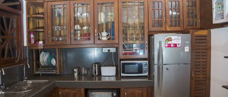 Family Studio Suite, 2 Bedrooms | Shared kitchen | Fridge, microwave, oven, dishwasher