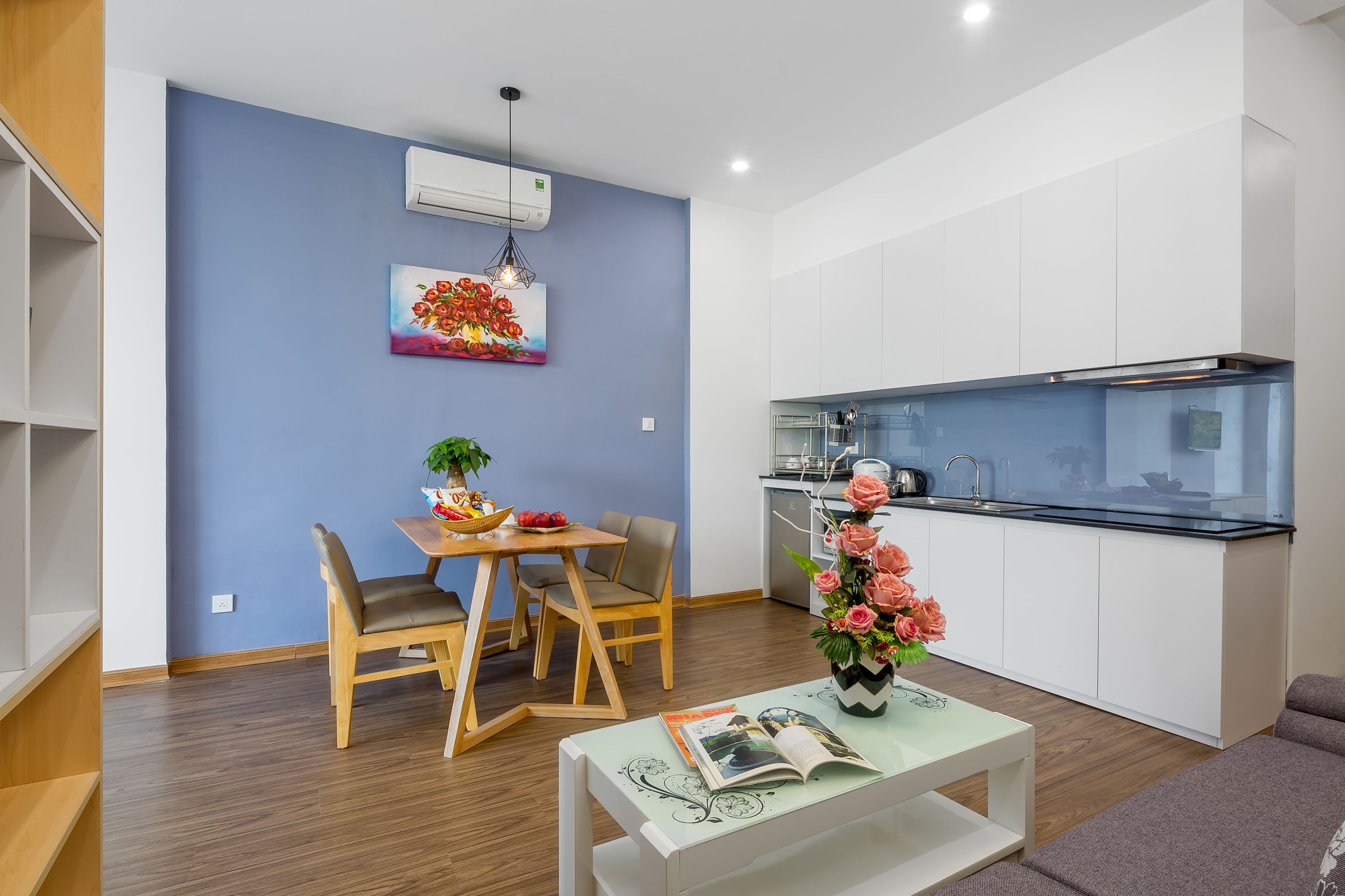 stovetop, electric kettle, rice cooker, cookware/dishes/utensils