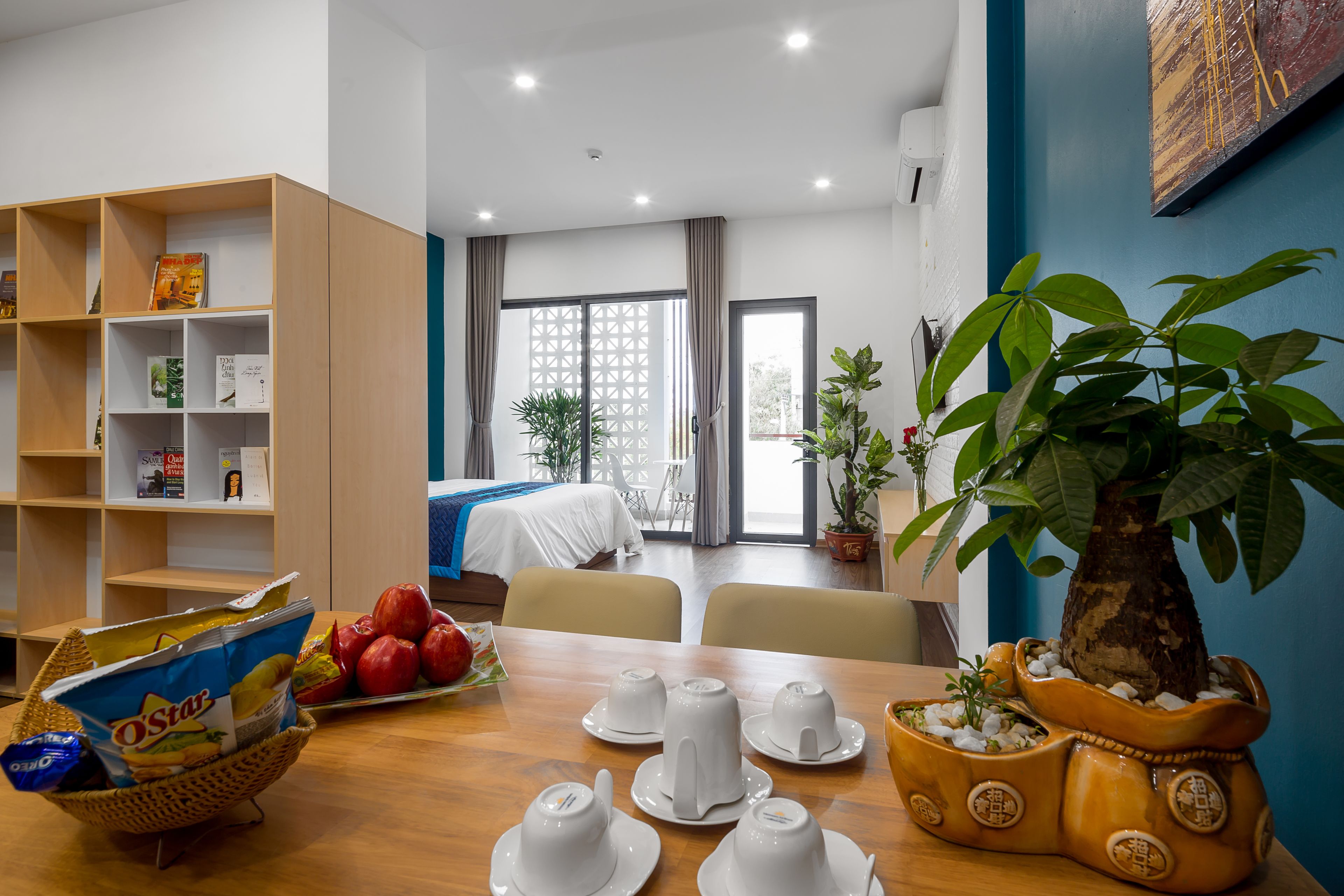 desk, blackout curtains, soundproofing