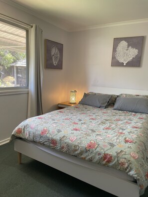 3 bedrooms, desk, iron/ironing board, free WiFi