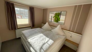 3 Schlafzimmer, Reisekinderbett, WLAN, BettwÀsche