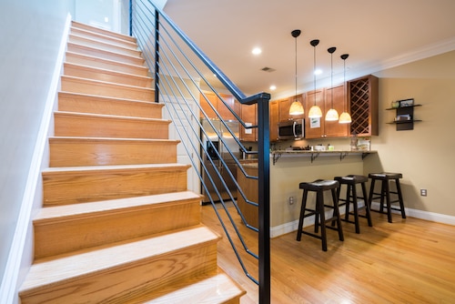 Large 2BR 2.5 BA Downtown DC