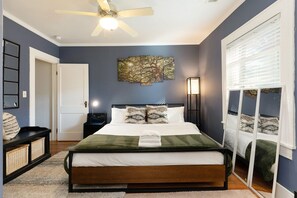 3 bedrooms, in-room safe, desk, iron/ironing board