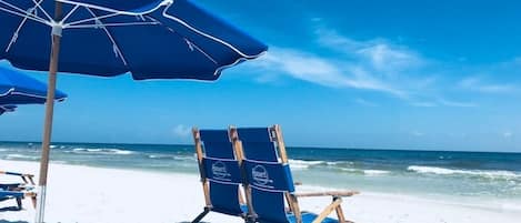 Am Strand, Liegestühle, Strandtücher