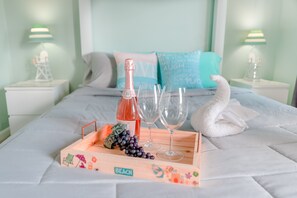 Iron/ironing board, free WiFi, bed sheets - Beautiful Emerald Beach Condo (Fort Walton Beach)