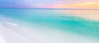 Beautiful Emerald Beach Condo