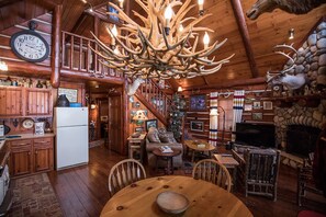 Interior - Rustic Luxurious Log Cabin on magestic Round Lake at Richardson Bay cabin 7  (Hayward)