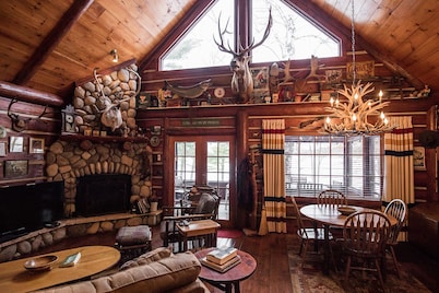 Rustic Luxurious Log Cabin on magestic Round Lake at Richardson Bay cabin 7 