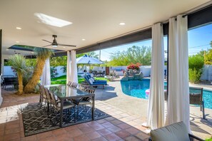 Outdoor pool, a heated pool - Santa Fe Modern in the Center of Scottsdale w/ private heated pool (Scottsdale)
