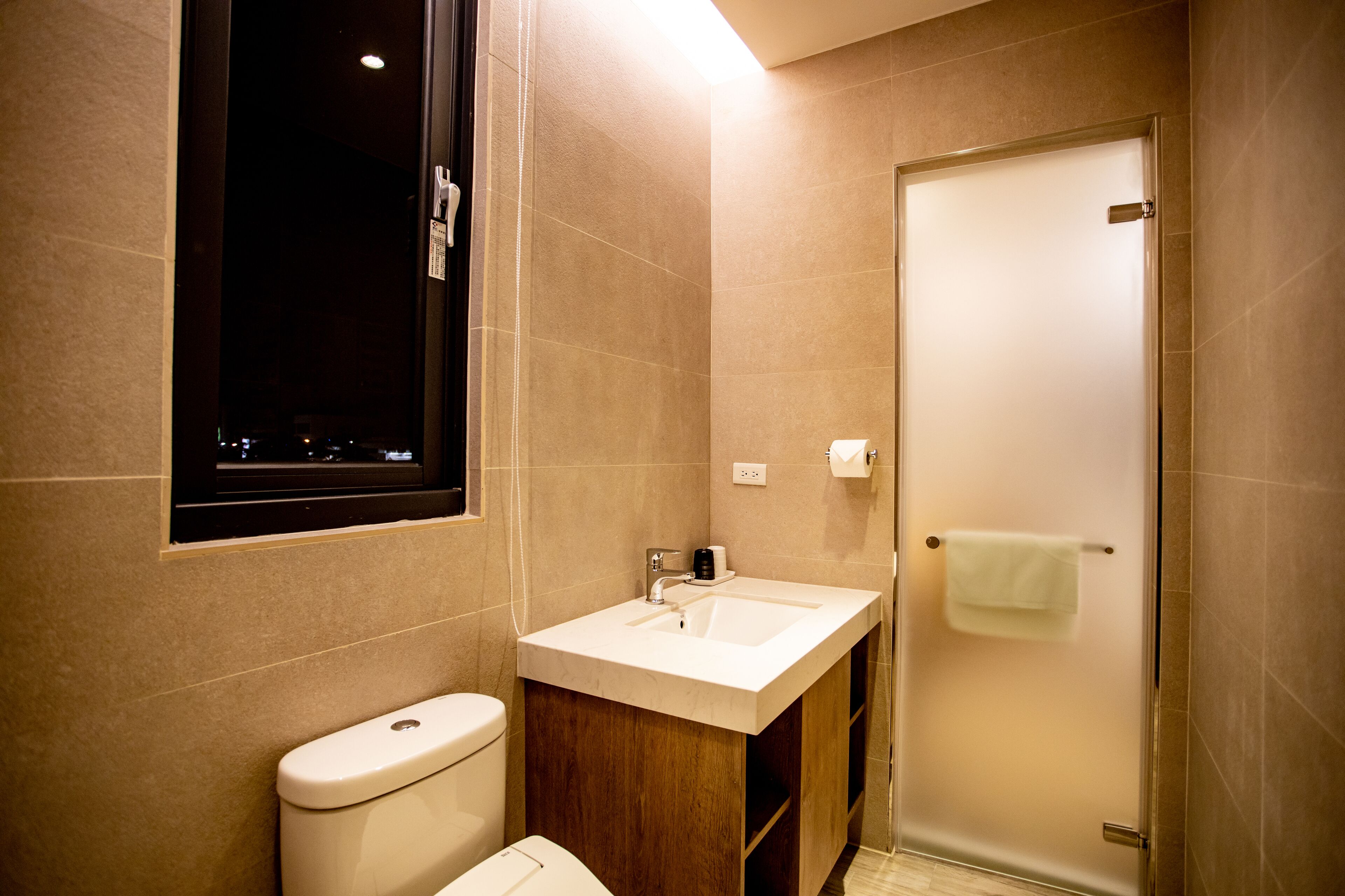 superior double room | bathroom | shower, hair dryer, bidet