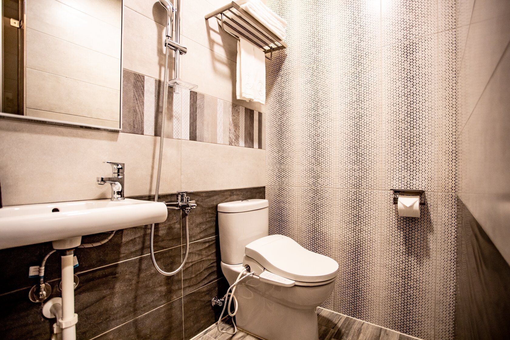 shower, hair dryer, bidet