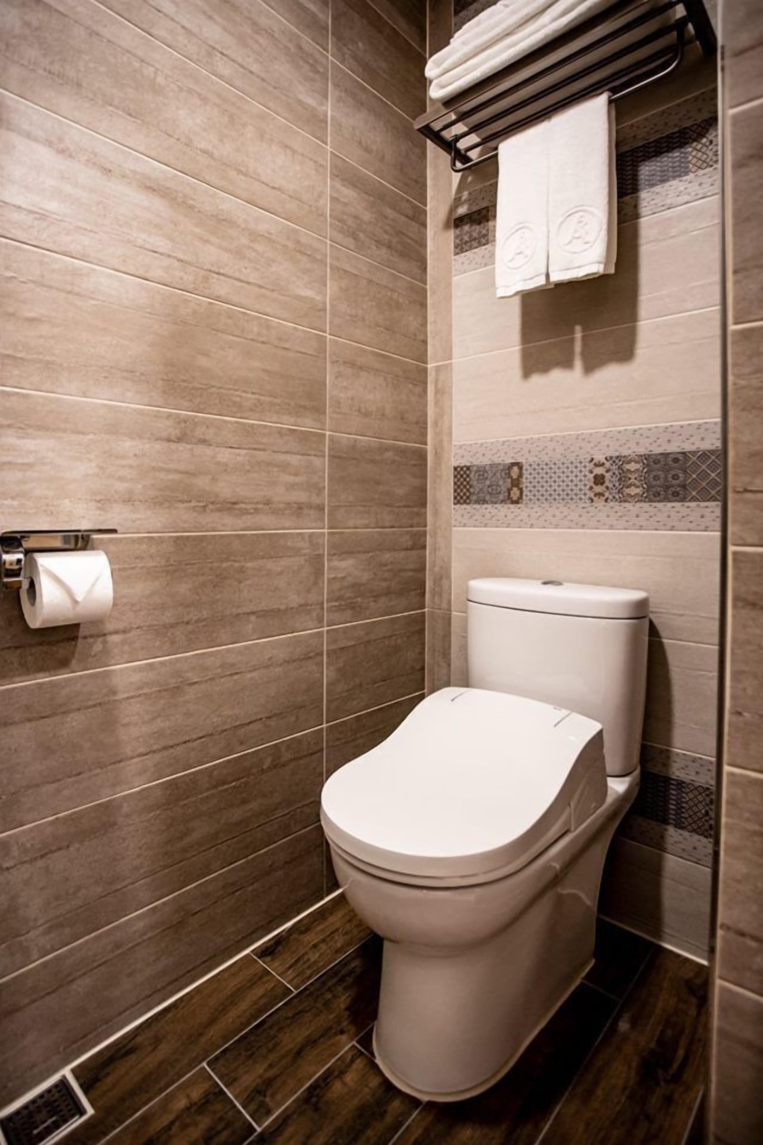 shower, hair dryer, bidet