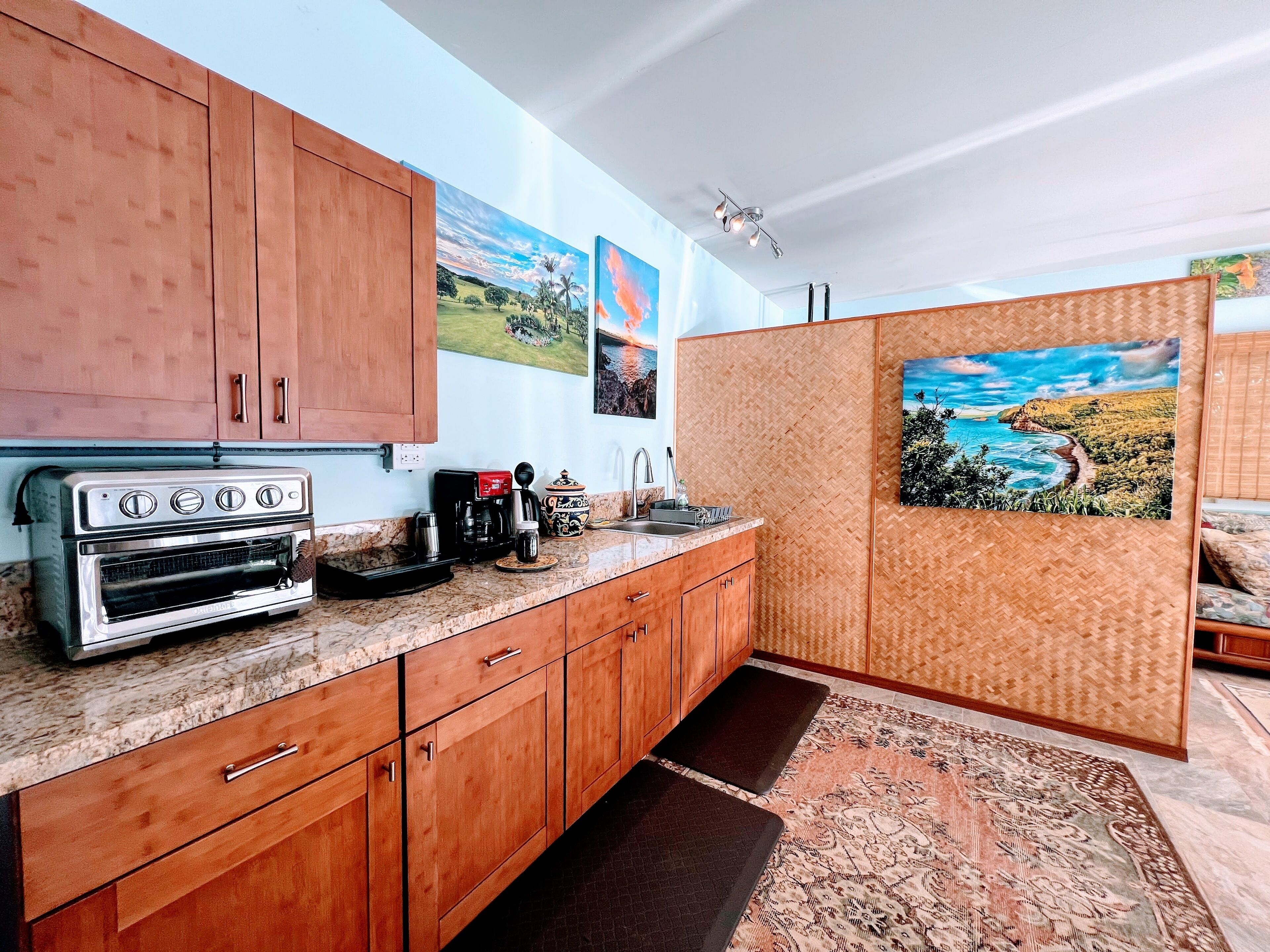 Fridge, stovetop, coffee/tea maker, electric kettle