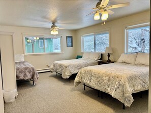 4 bedrooms, iron/ironing board, free WiFi, bed sheets