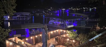 HOUSE ON THE LAKE-PADDLE BOAT-KAYAK'S- LILLY PAD-CLOSE TO THE STRIP!