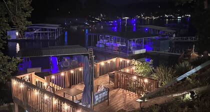 HOUSE ON THE LAKE-PADDLE BOAT-KAYAK'S- LILLY PAD-CLOSE TO THE STRIP!