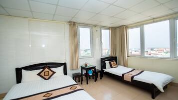 Standard Triple Room | Minibar, desk, soundproofing, free WiFi