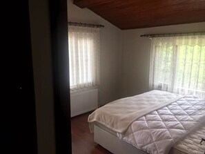 Villa Basic, fumatori, vista piscina | 1 camera, biancheria da letto di alta qualità, tende oscuranti