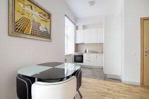 Individuell dekoriert, Bügeleisen/Bügelbrett, kostenloses WLAN