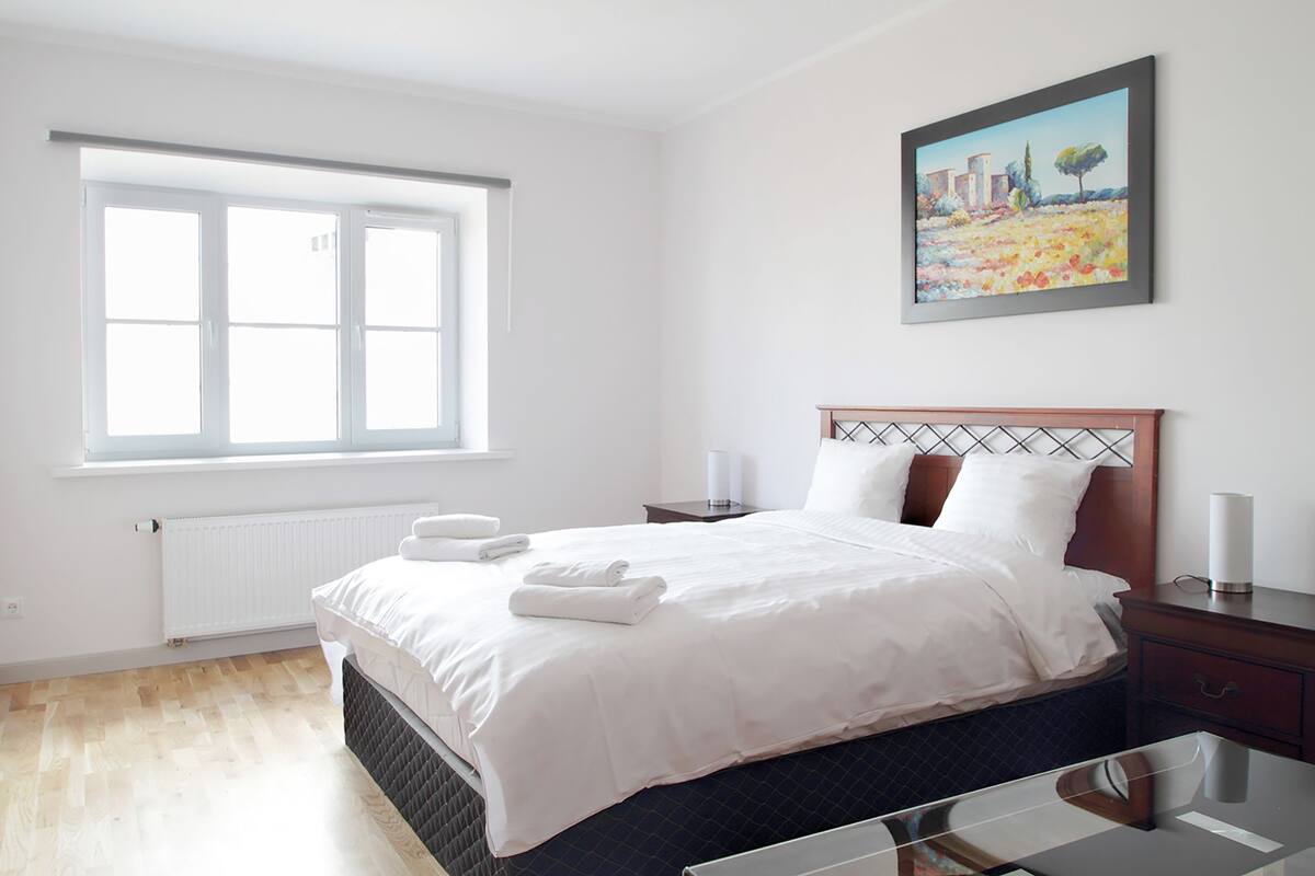 Iron/ironing board, free WiFi, individually decorated, bed sheets