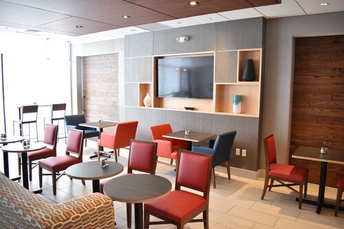 Holiday Inn Express & Suites Boston South - Randolph by IHG