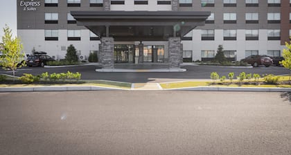 Holiday Inn Express And Suites Boston South - Randolph, an IHG Hotel