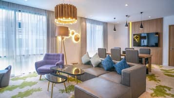 1 bedroom, in-room safe, individually decorated, individually furnished