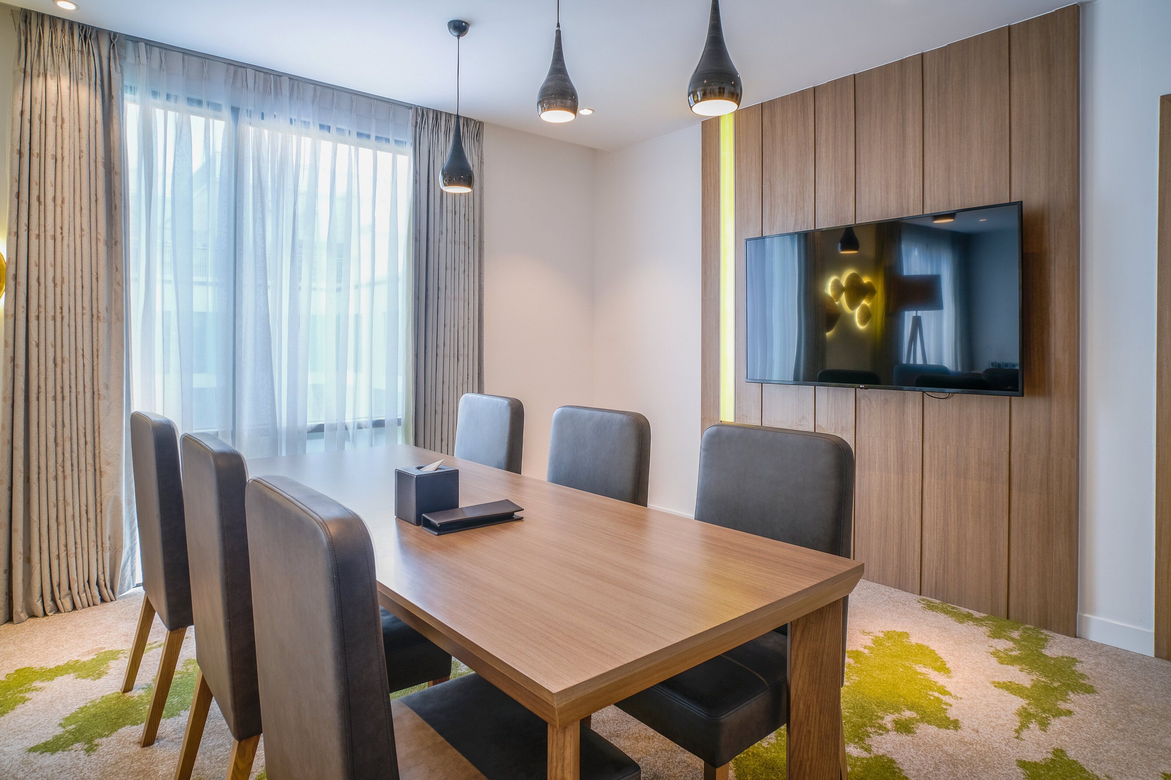 1 bedroom, in-room safe, individually decorated, individually furnished