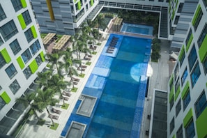 Outdoor pool, open 6:00 AM to 9:00 PM, pool loungers - Holiday Inn & Suites Saigon Airport by IHG (Ho Chi Minh City)