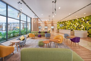 Lobby sitting area - Holiday Inn & Suites Saigon Airport by IHG (Ho Chi Minh City)