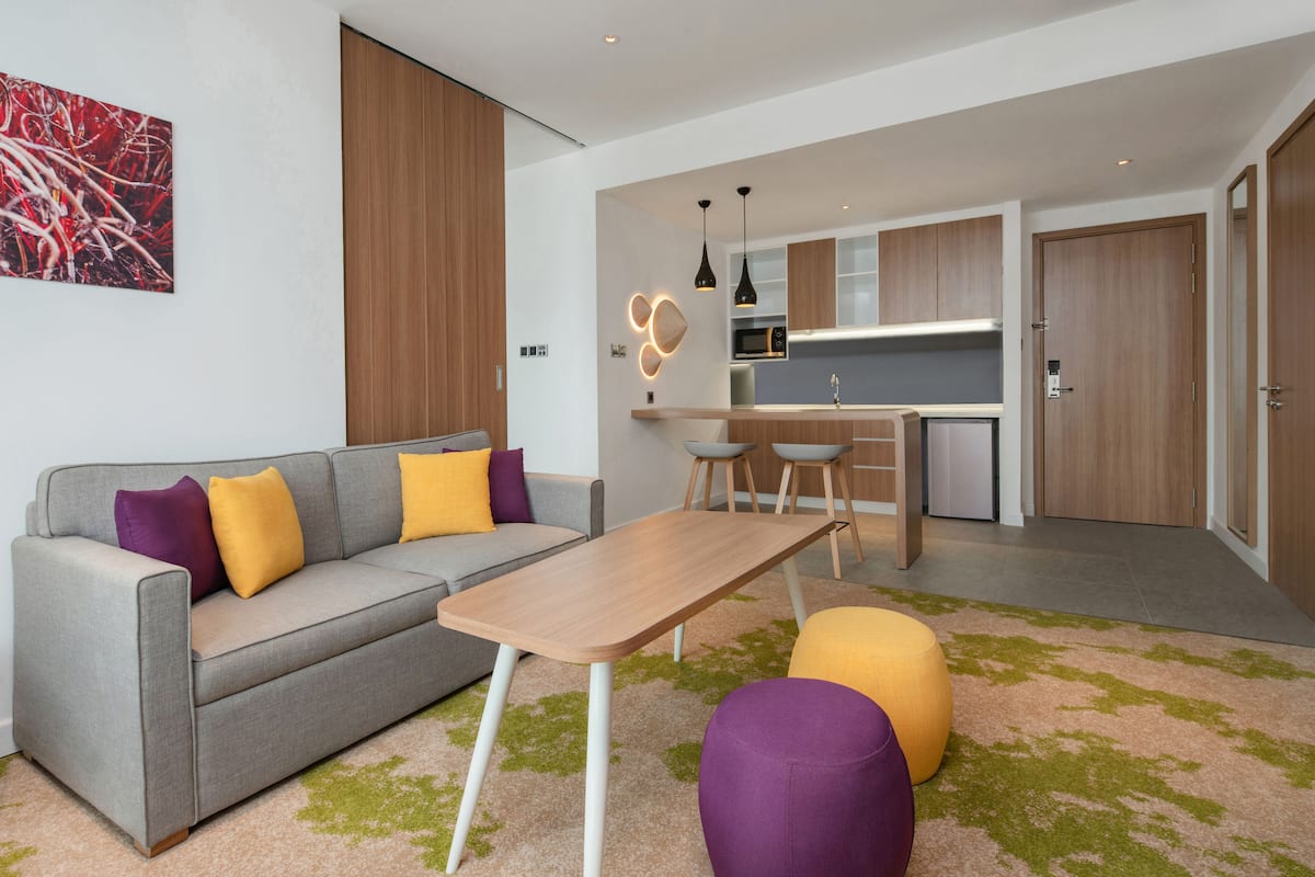 Safe på rommet, individuelt dekorert, individuelt innredet og skrivebord